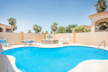 Texas Inn And Suites Citycenter At Utrgv Единбург Екстериор снимка